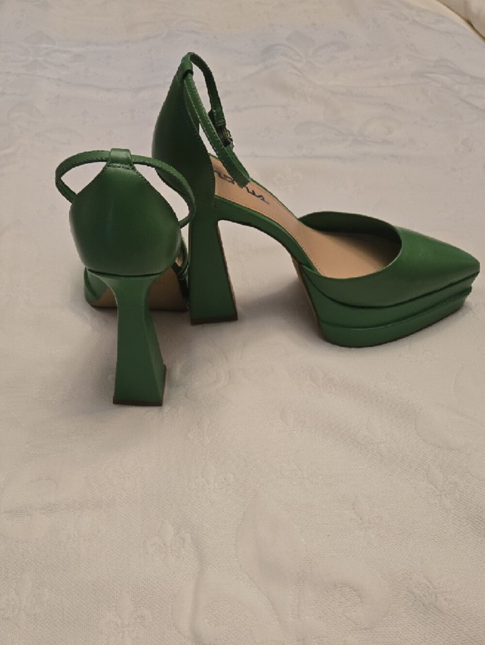 Shoes - Picture 3 of 8